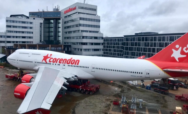 Corendon ucagi otel onunde (4)