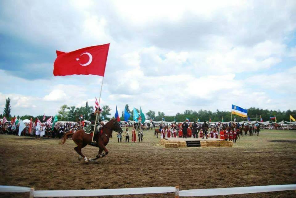 C:\Users\Ilhan\Desktop\Agustos Bulteni\Macaristan Turan Kurultayı 2014.jpg