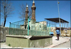 C:\Users\ILHAN\Desktop\TEMMUZ BULTENINE GIRECEKLER\Sax=Sivas'ta Aziz Vlas'in Goz Baba Turbesi.jpg