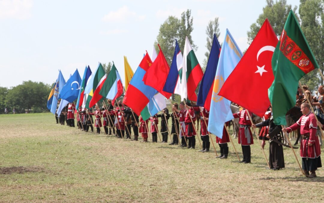 Yay çeken bütün halkların buluştuğu Turan Kurultayı (Festivali)