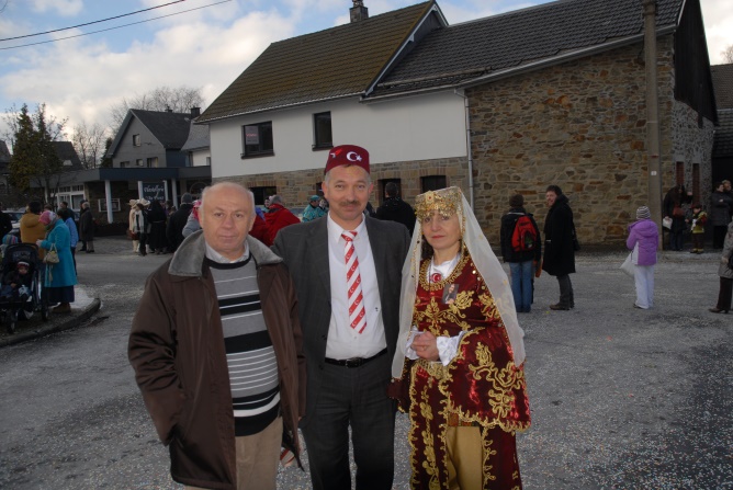 Liege Baris Evi yoneticileri tevfik ve Asli Gulerman