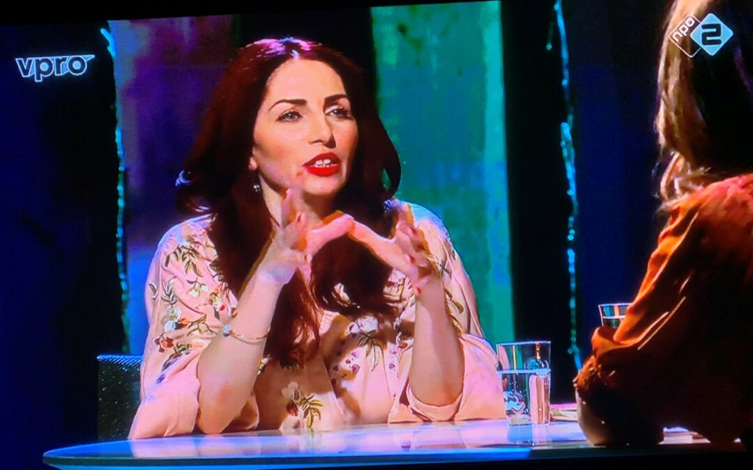 Bir gazetecilik ayıbının hikâyesi… Aktrist, yazar ve tiyatrocu Nazmiye Oral’ın varlığını, tam üç saat süren bir TV mülakatında öğrendim.