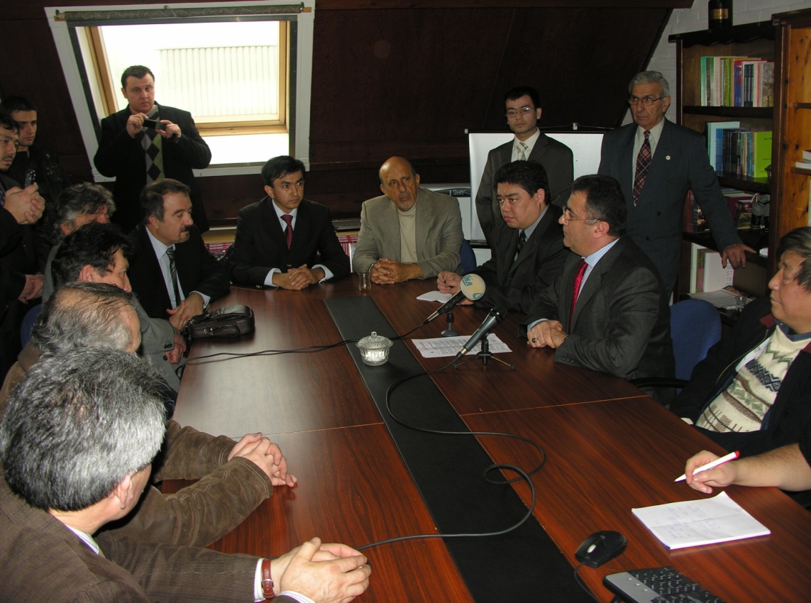 C:\Users\Ilhan\Desktop\Rabia Kader\Orkes Nur Muhammet Devleti Insan Haklari Gunu'nde 2009.jpg