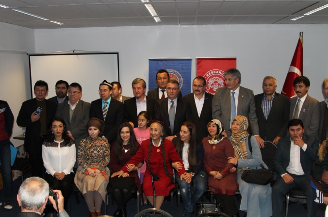 C:\Users\Ilhan\Desktop\Rabia Kader\Rabia Kadir Sevenleriyle.jpg