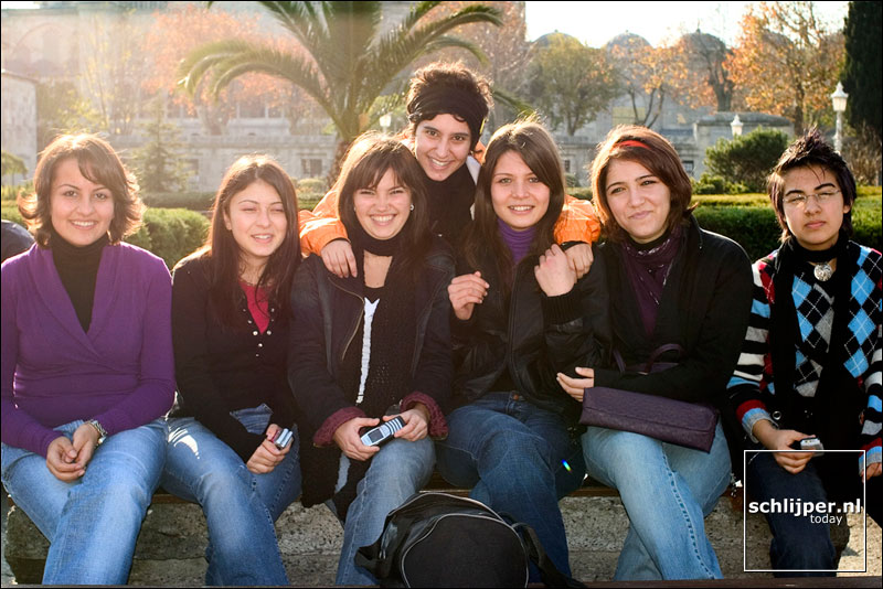 C:\Users\Ilhan\Desktop\KASIM AYINA GIRECEKLER\041208-turkse-meisjes.jpg