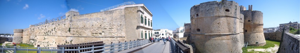 https://tarihvemedeniyet.org/wp-content/uploads/2011/07/Otranto_castello_panorama2-1024x182.jpg