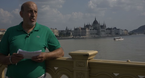 C:\Users\ILHAN\Desktop\ARALIK BULTENINE GIRECEKLER\Macaristan- Tuna nehri koprusunde ilhan Karacay.jpg