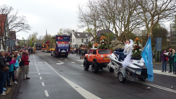 D:\UZAKTAKI DOSTLAR VE IZLER-YAZI VE FOTOĞRAFLAR\HOLLANDA-ızler\Bloemencorso 2015 (3).jpg