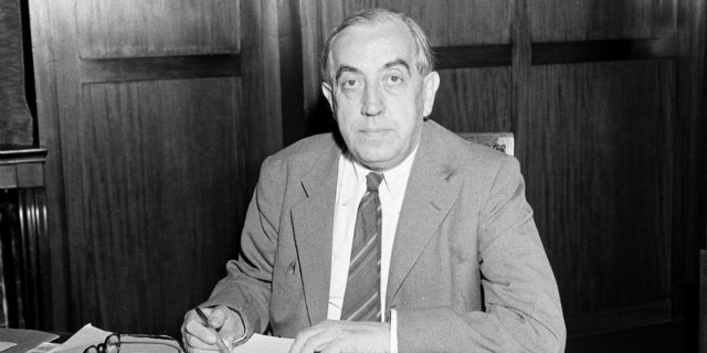 https://ereuter.ankara.edu.tr/wp-content/uploads/sites/821/2018/10/ernst_reuter_portraet-data.jpg