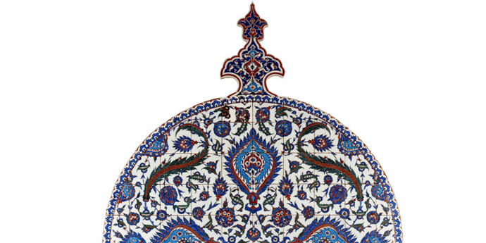 Tiled Arch, Ottoman dynasty, Mid 16th Century Iznik/Turkey glazed fritware | Museum für Kunst und Gewerbe Hamburg
