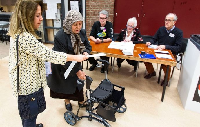 DE DEELNAME VAN TURKSE NEDERLANDERS IS, IN TEGENSTELLİNK TOT 40-45 %, 80 %