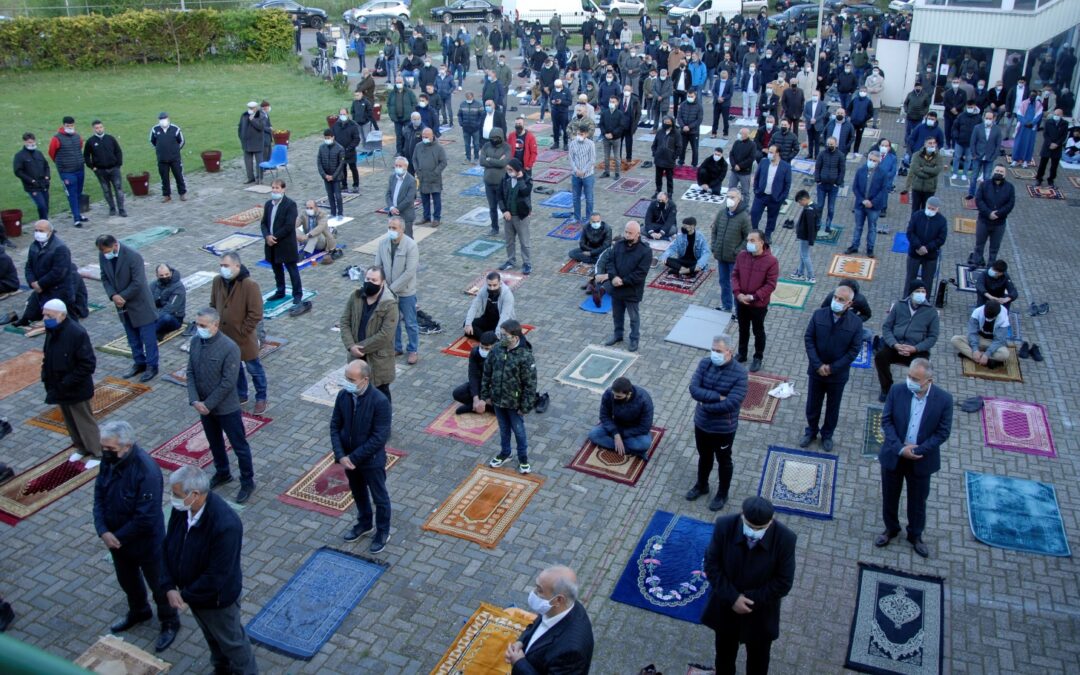İSLAM ALEMİNİN RAMAZAN BAYRAMINI YÜREKTEN KUTLUYORUM…
