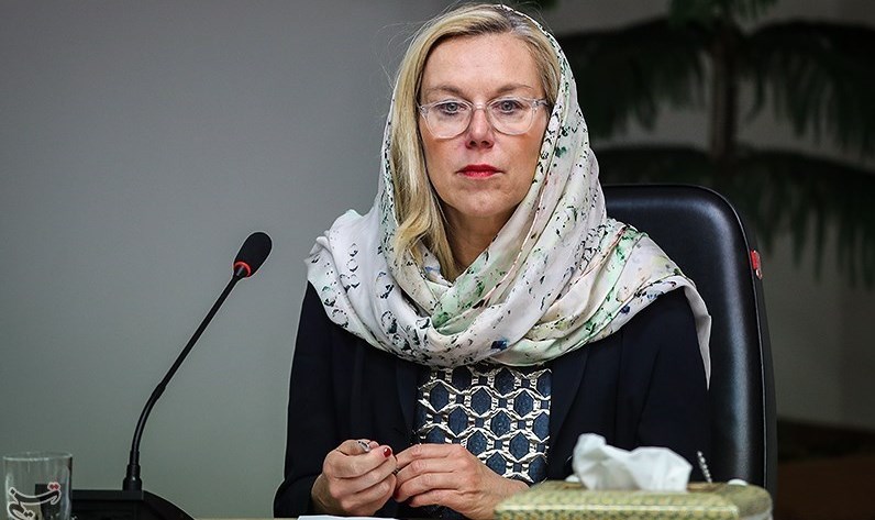 HOLLANDA’DA’NIN DÜŞÜK KABİNESİ’NDE SİGRİD KAAG DIŞİŞLERİ, DİLAN YEŞİLGÖZ DEVLET BAKANI OLDULAR