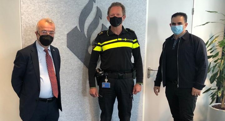 TÜRKLER İÇİN DANIŞMA KURULU (İOT) BAŞKANI ZEKİ BARAN, ROTTERDAM EMNİYET MÜDÜRÜ İLE GÖRÜŞTÜ