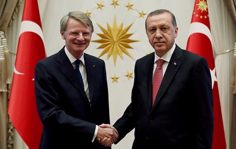 HOLLANDA DIŞİŞLERİ BAKANLIĞI’NIN EN GÖZDE DANIŞMA KURULUNDA ‘ERDOĞAN’A DİZ ÇÖKÜLDÜ’ KAVGASI