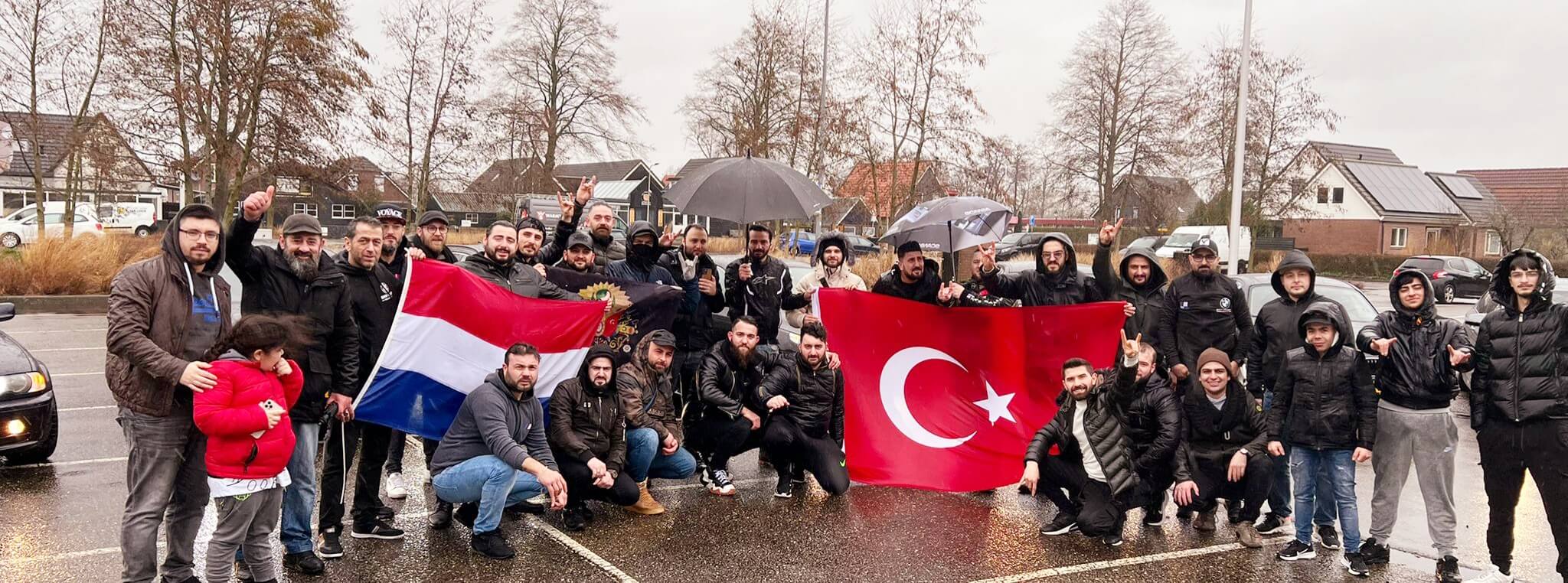 ağaç, açık hava, kişi, grup içeren bir resim Açıklama otomatik olarak oluşturuldu