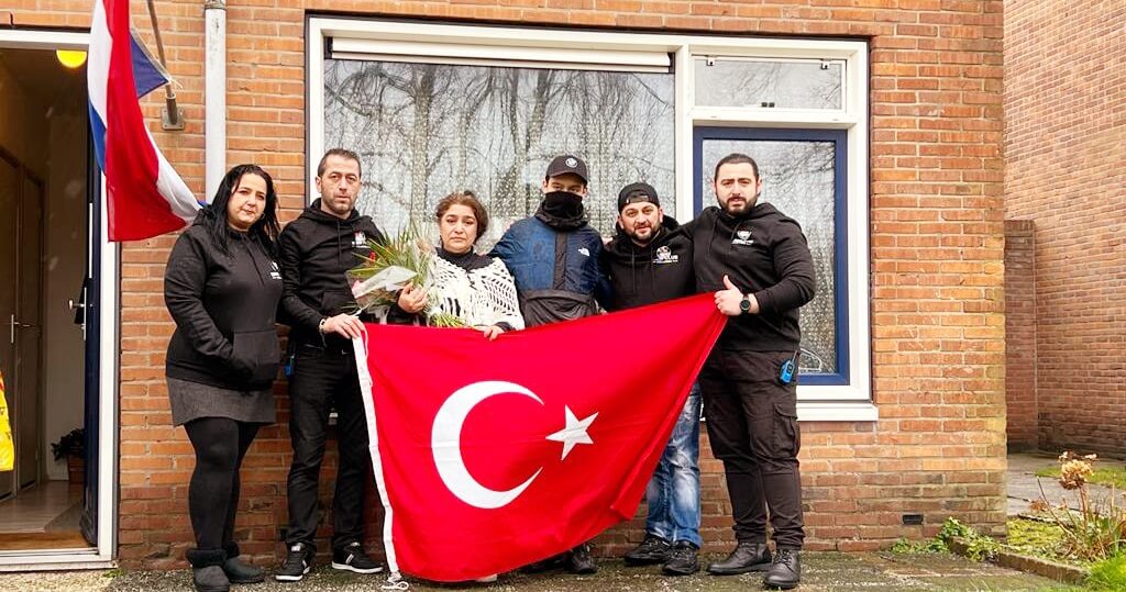 bina, kişi, açık hava, tuğla içeren bir resim Açıklama otomatik olarak oluşturuldu