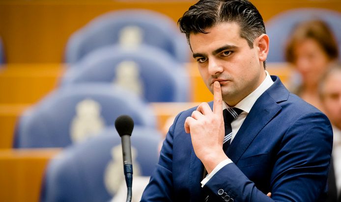 kişi, adam, müzik içeren bir resim Açıklama otomatik olarak oluşturuldu