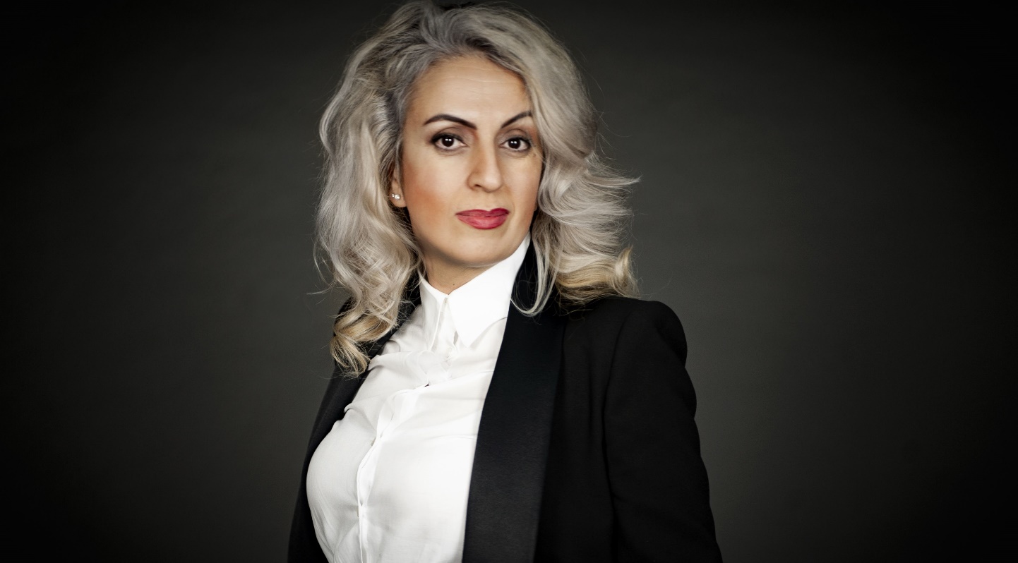 kişi, kıyafet, giyme, takım içeren bir resim Açıklama otomatik olarak oluşturuldu