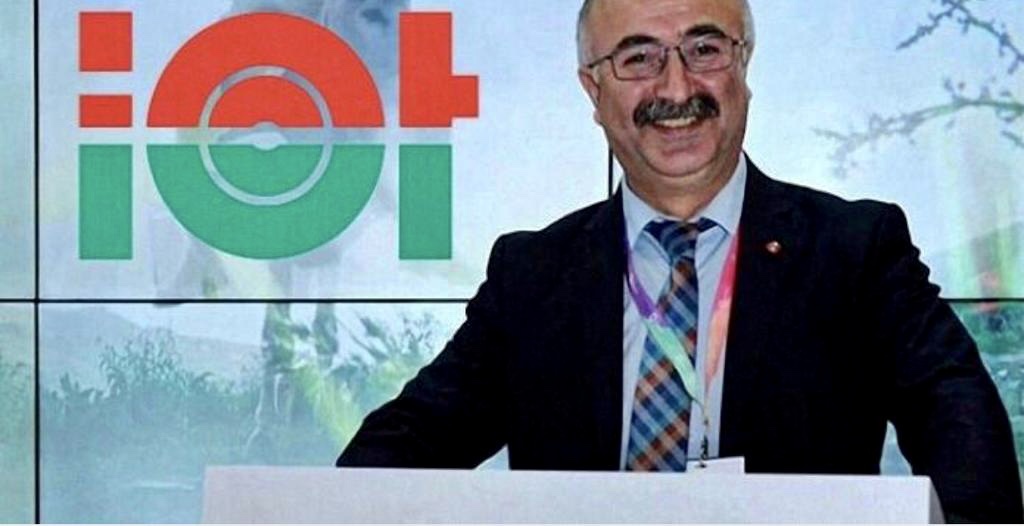 metin, adam, takım içeren bir resim Açıklama otomatik olarak oluşturuldu