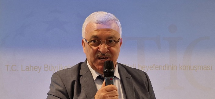 adam, kişi, takım içeren bir resim

Açıklama otomatik olarak oluşturuldu
