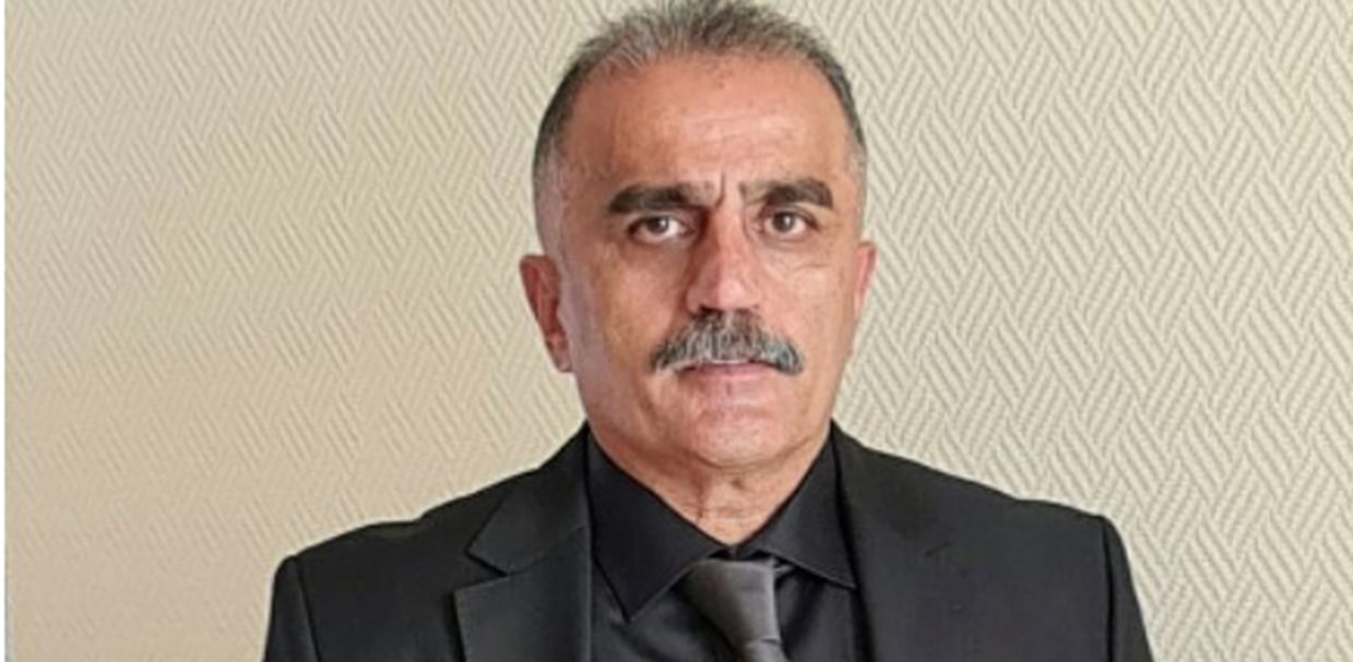 adam, takım, kişi, duvar içeren bir resim Açıklama otomatik olarak oluşturuldu