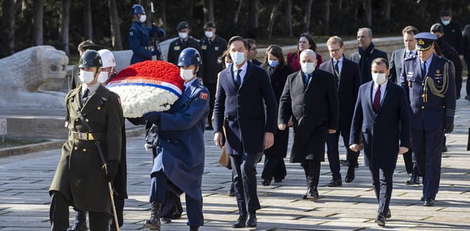 HOLLANDA BAŞBAKANI MARK RUTTE, DİPLOMATİK ZİYARETLERİNİN EN GÖRKEMLİSİNİ, UNUTAMAYACAĞI BİR ŞEKİLDE ANKARA’DA YAŞADI…