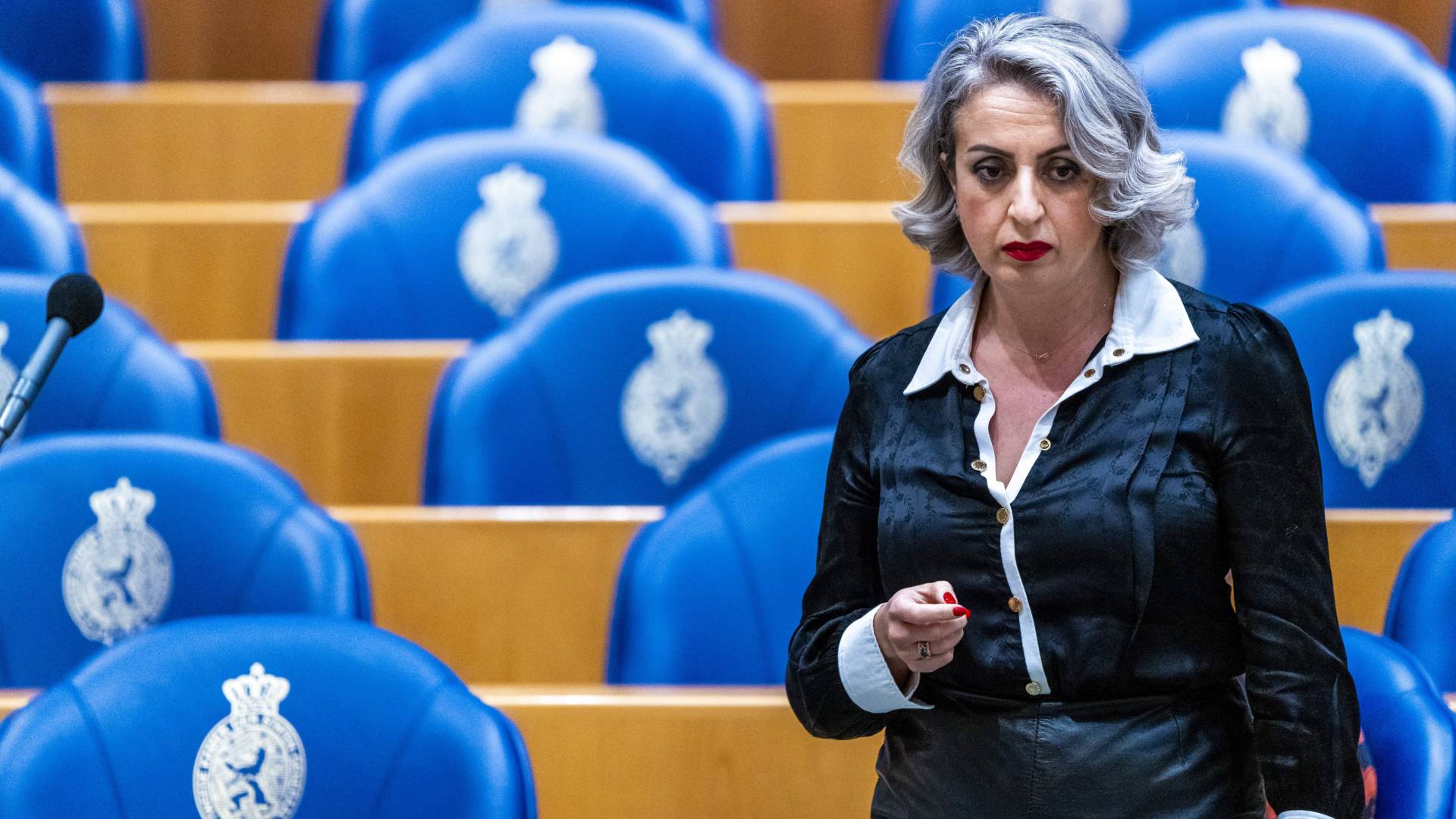 kişi, mavi, hanım içeren bir resim Açıklama otomatik olarak oluşturuldu
