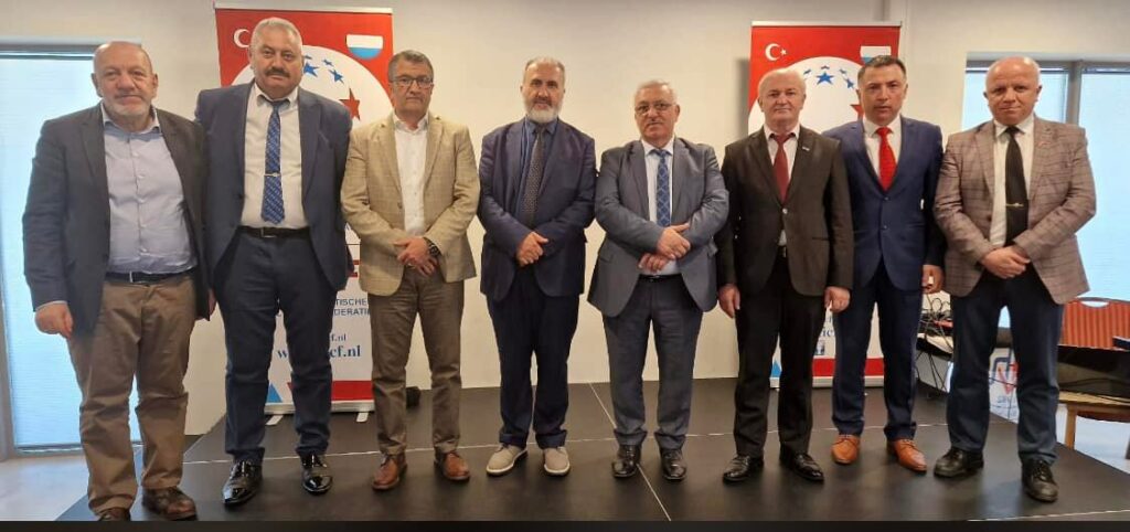 kişi, yer, dik, poz içeren bir resim Açıklama otomatik olarak oluşturuldu
