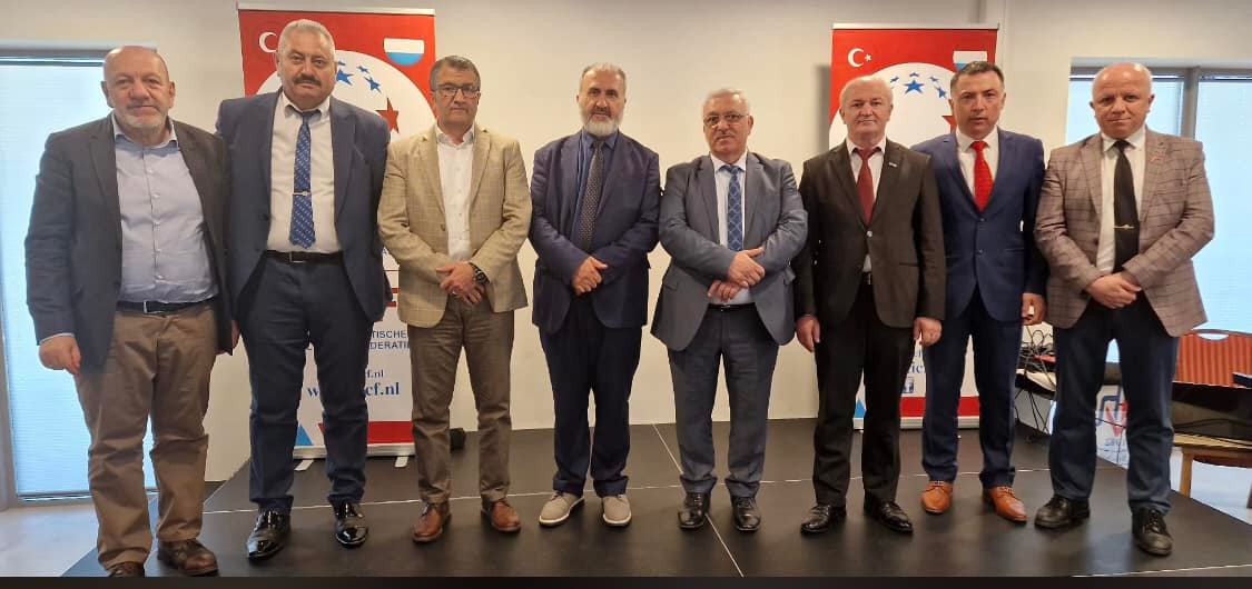 kişi, yer, dik, poz içeren bir resim

Açıklama otomatik olarak oluşturuldu