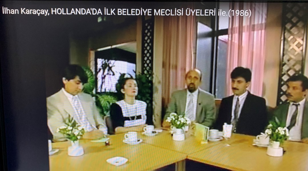 tablo, iç mekan, kişi, yemek masası içeren bir resim Açıklama otomatik olarak oluşturuldu