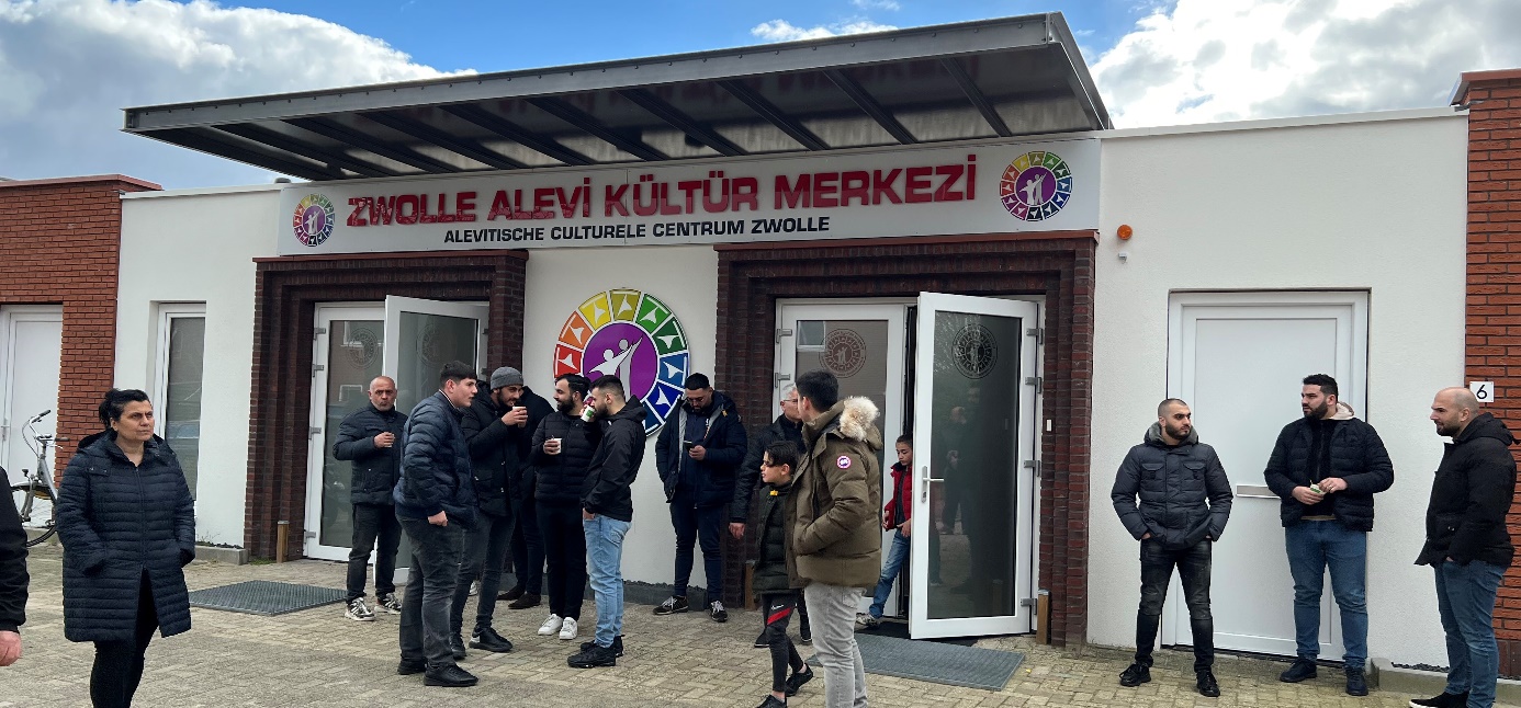 bina, gök, açık hava, kişi içeren bir resim Açıklama otomatik olarak oluşturuldu