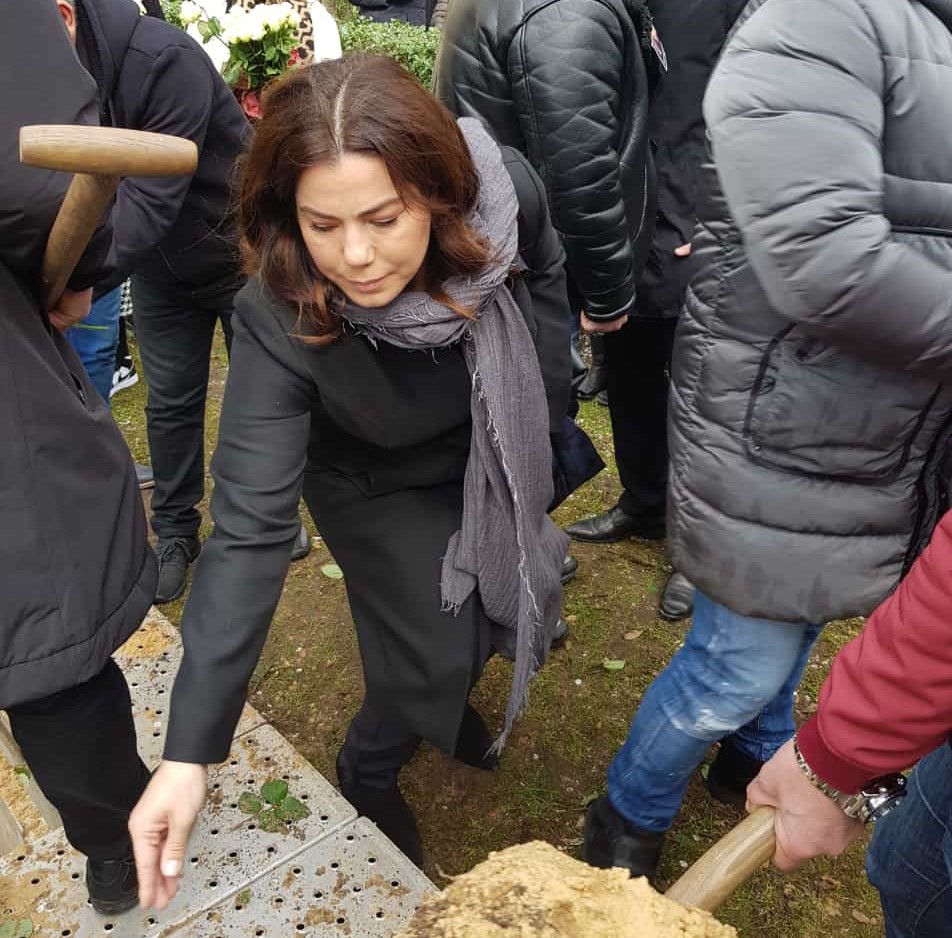 kişi, açık hava, grup, insanlar içeren bir resim Açıklama otomatik olarak oluşturuldu