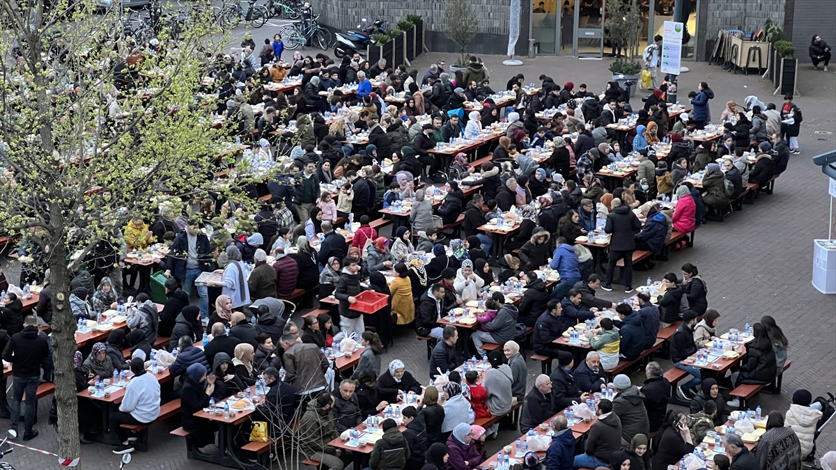 açık hava, kişi, kalabalık, insanlar içeren bir resim Açıklama otomatik olarak oluşturuldu