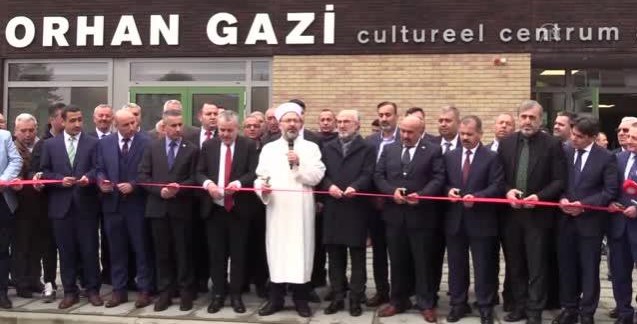 metin, kişi, grup, dik içeren bir resim Açıklama otomatik olarak oluşturuldu