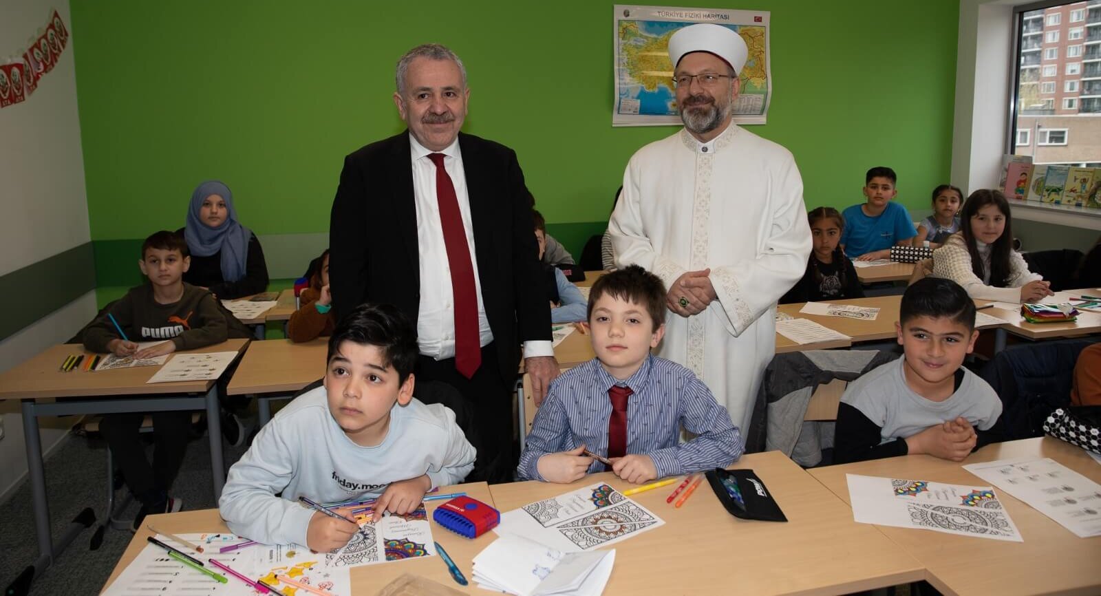 metin, tablo, yemek masası, restoran içeren bir resim Açıklama otomatik olarak oluşturuldu