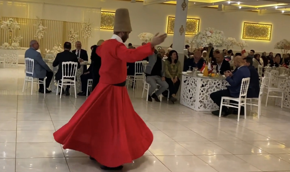 yer, iç mekan, kişi, spor içeren bir resim Açıklama otomatik olarak oluşturuldu