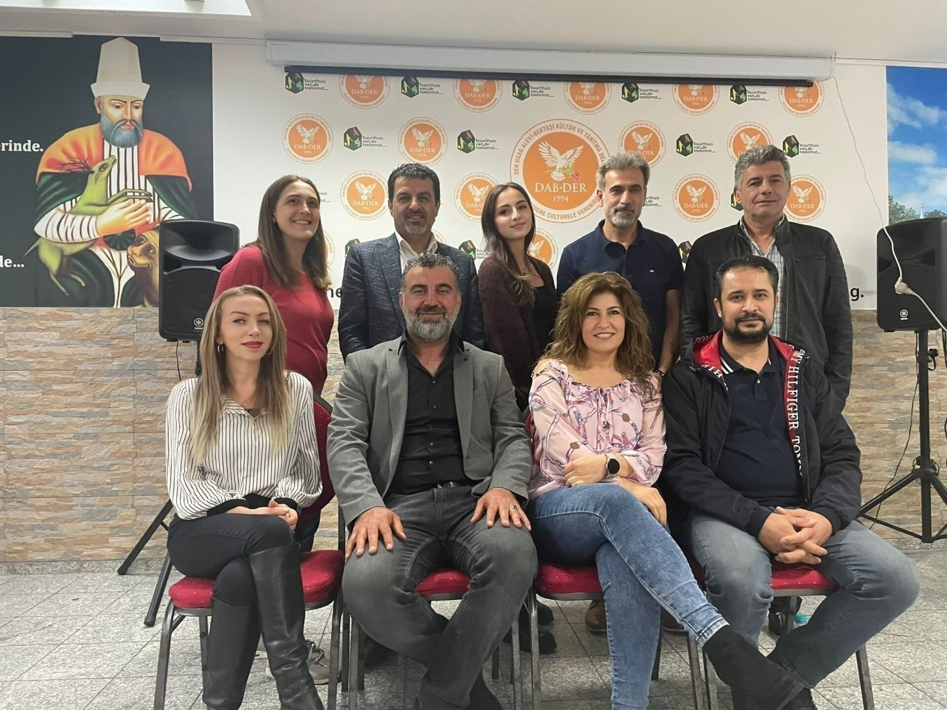 kişi, insanlar, poz içeren bir resim Açıklama otomatik olarak oluşturuldu