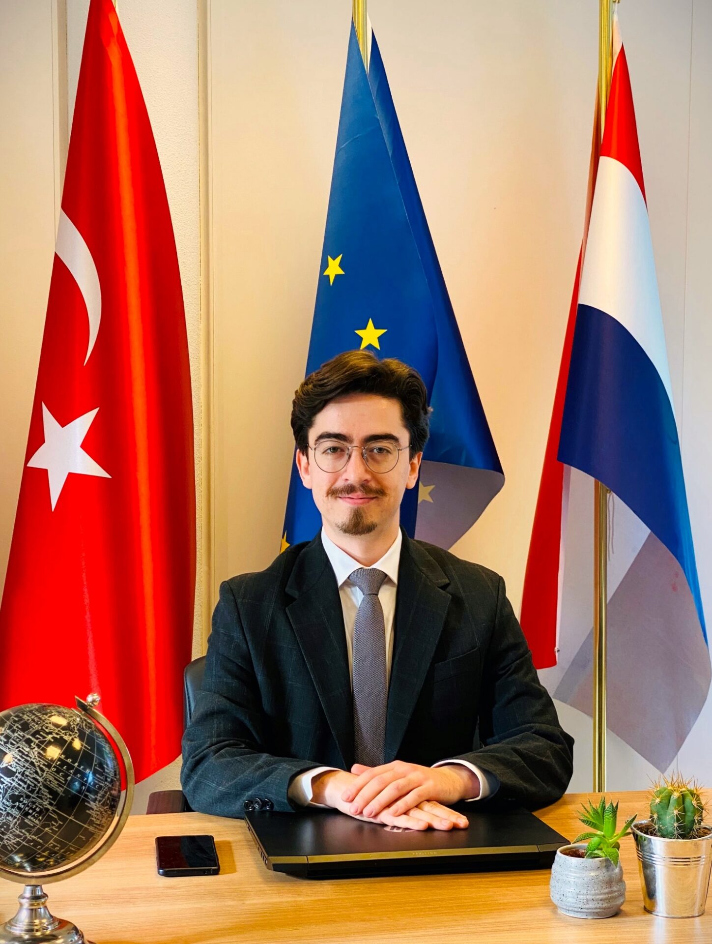 kişi, yelkenli gemi içeren bir resim Açıklama otomatik olarak oluşturuldu