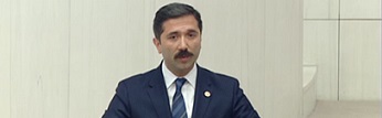 kişi, adam, takım, duvar içeren bir resim Açıklama otomatik olarak oluşturuldu