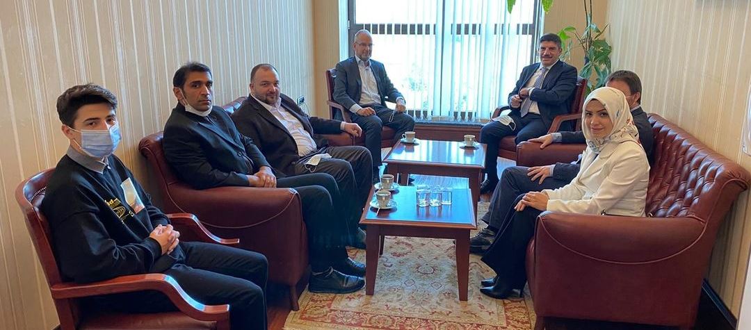 metin, iç mekan içeren bir resim Açıklama otomatik olarak oluşturuldu