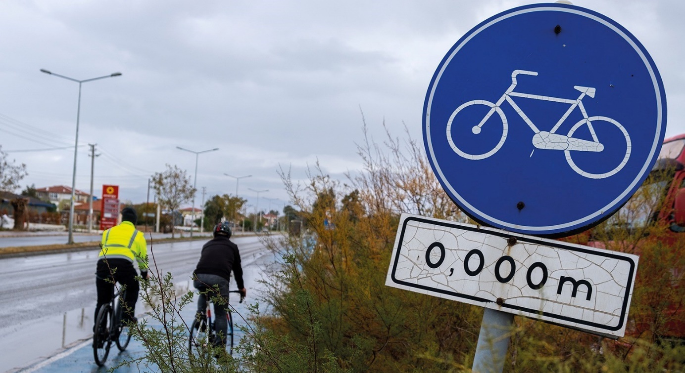 Afbeelding met tekst, buiten, lucht, boom Automatisch gegenereerde beschrijving
