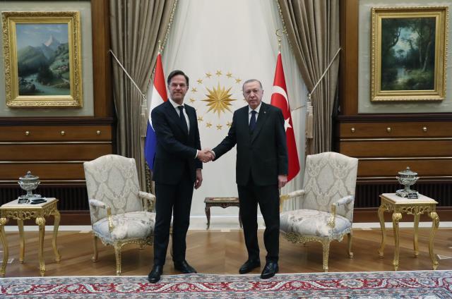 Hollanda Başkanı Rutte'den dikkat çeken talep! Cumhurbaşkanı Erdoğan'dan NATO ve AB ile uyum içinde olmasını istiyor