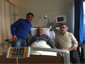 İlhan Karaçay'ı, kalp krizi geçirdikten sonra hastanede ziyaret eden Kamil Saygı ve Veyis Güngör oldu