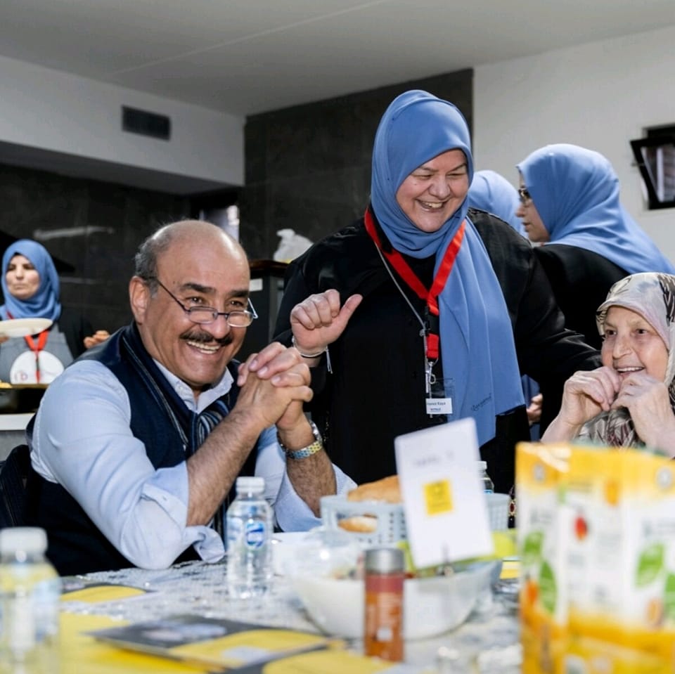 Bir 4 kişi görseli olabilir