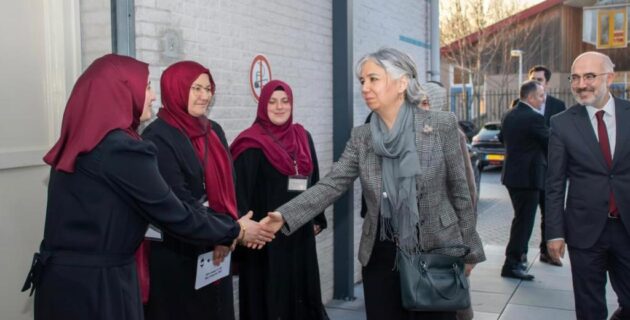 Diyanet Vakfı’nın Kadın Kollarına verdiği İftar’a,Lahey Büyükelçi eşi Hanımefendi Lerzan Kayıhan Ünal’da katıldı