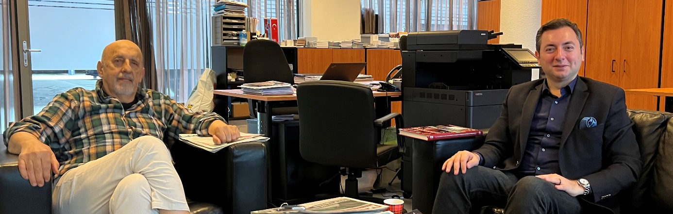 Afbeelding met kleding, persoon, person, overdekt Automatisch gegenereerde beschrijving