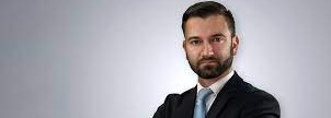 Afbeelding met Menselijk gezicht, person, persoon, muur Automatisch gegenereerde beschrijving
