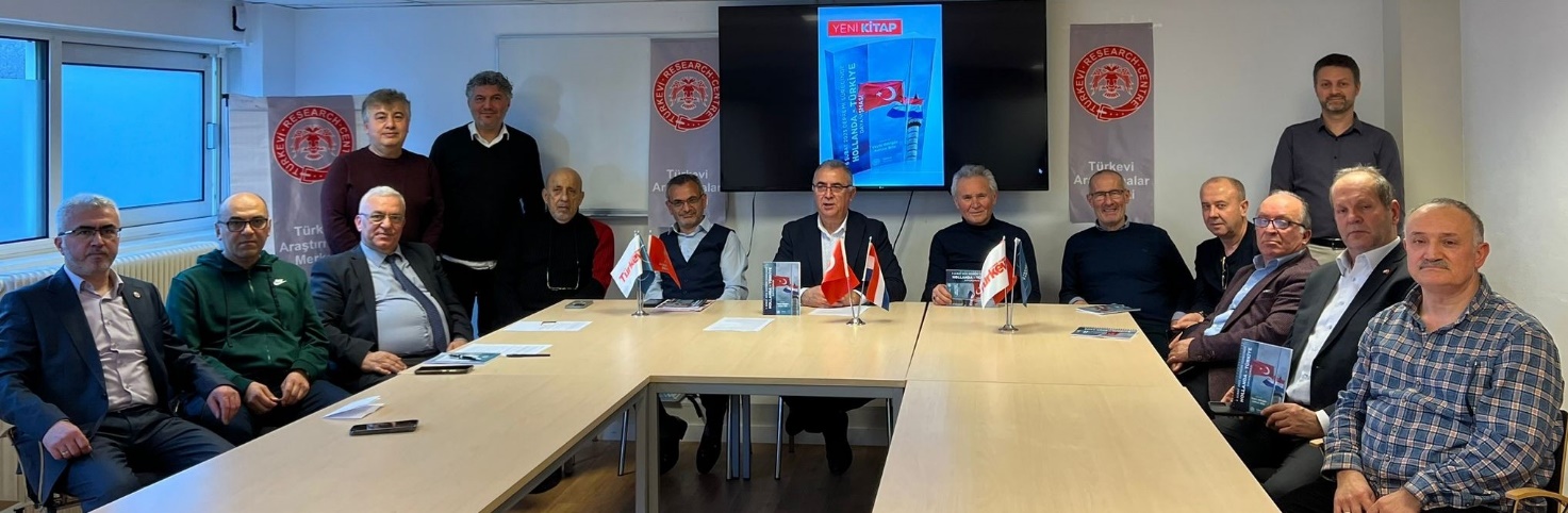 Afbeelding met person, kleding, persoon, overdekt Automatisch gegenereerde beschrijving