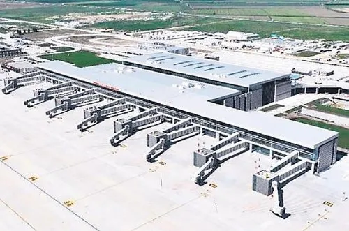 Afbeelding met lucht, Luchtfotografie, buitenshuis, gebouw Automatisch gegenereerde beschrijving